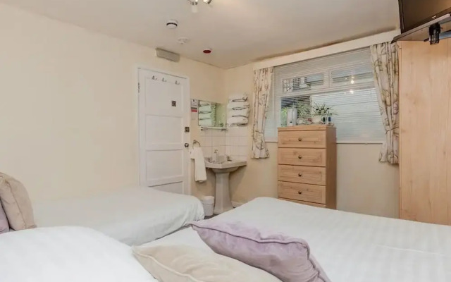 Priory Tearooms Burford With Rooms