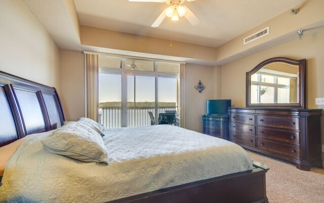 Lakefront Osage Beach Condo: Balcony & Pool Access