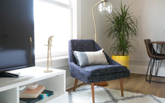 Chic Gaslamp Quarter Suites by Sonder