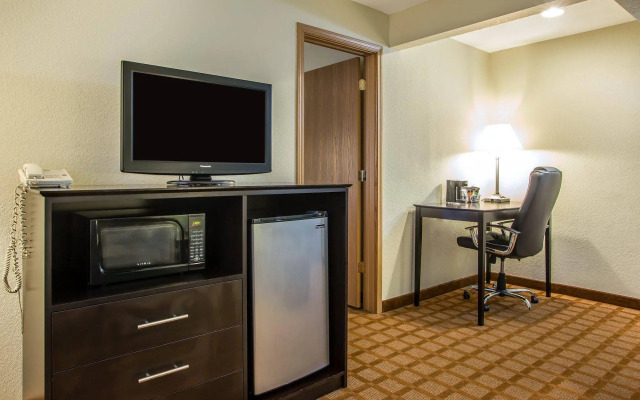 Quality Inn & Suites Marinette