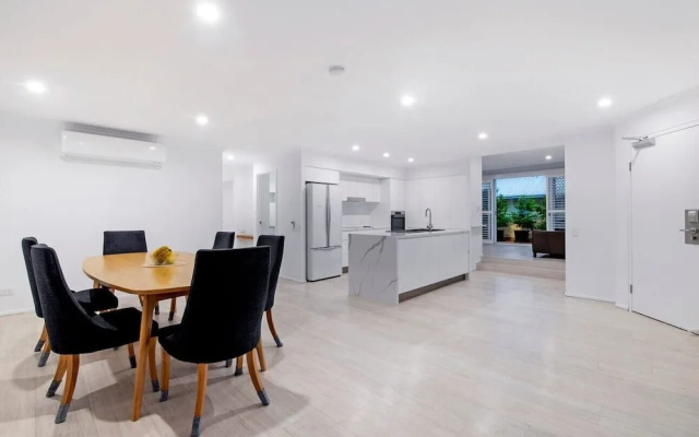 Coastal Luxe - Diamond Beach 168 – Guest Rooms – Gold Coast