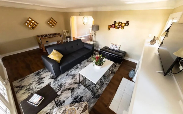 QUAINT UPDATED 2-BEDROOM HOUSE IN GLENDALE  (p2)