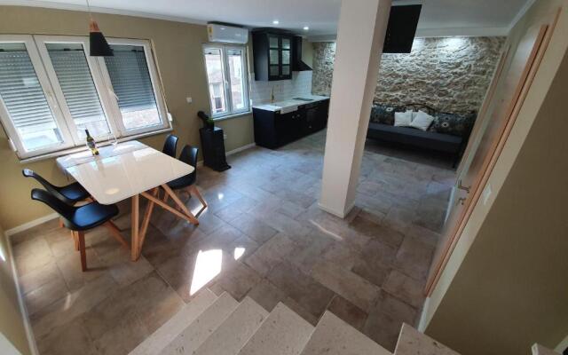 Rustic House Diklo 20m from the sea