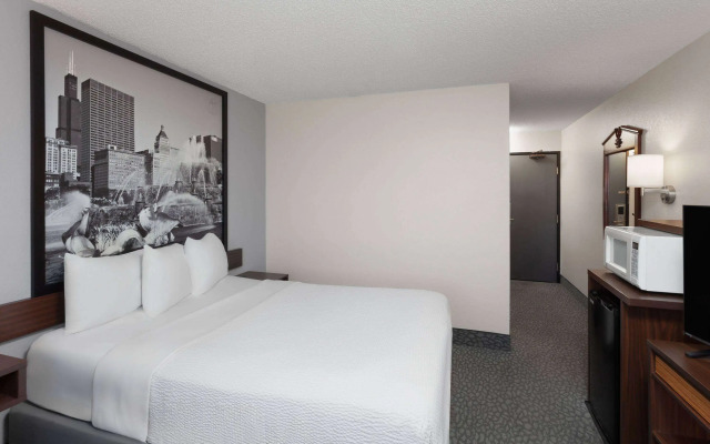 Super 8 by Wyndham Romeoville Bolingbrook