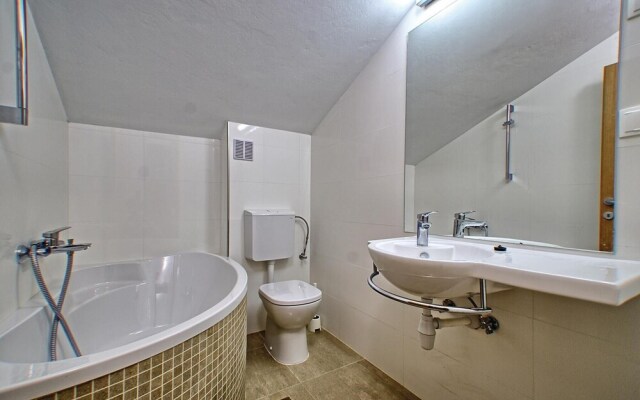 Stunning Home in Prizba With Wifi and 6 Bedrooms