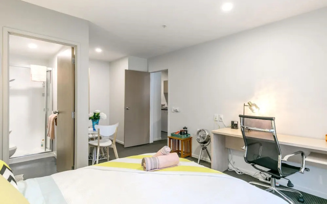 1 Bedroom Apt with 2 Bathrooms in CBD – Guest Rooms – Auckland