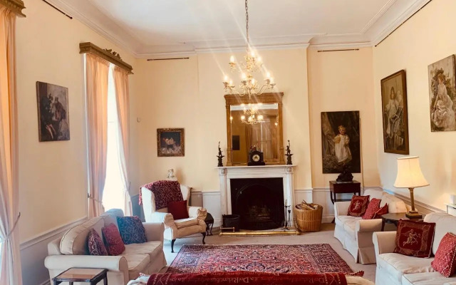 Newcourt Manor