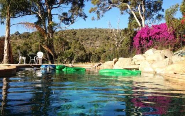 Eleebana Guest House