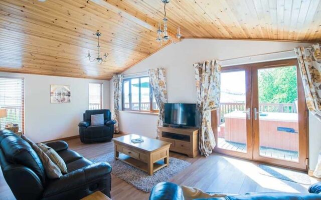 Tawny Lodge