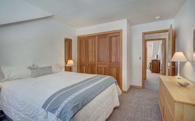 Evans Mountain Lodge