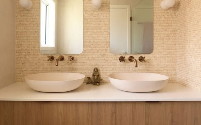 Tugun Retreat - 5BRM Home with Pool