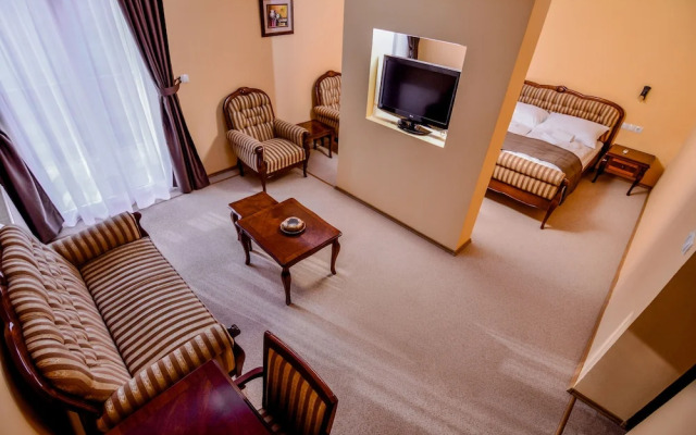 Hotel Majna