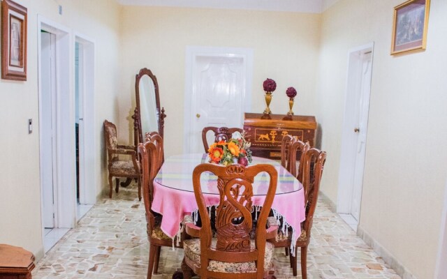 Casa Grande y Privada con Jardín