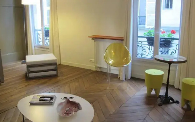 Apartment between Montmartre and Opera