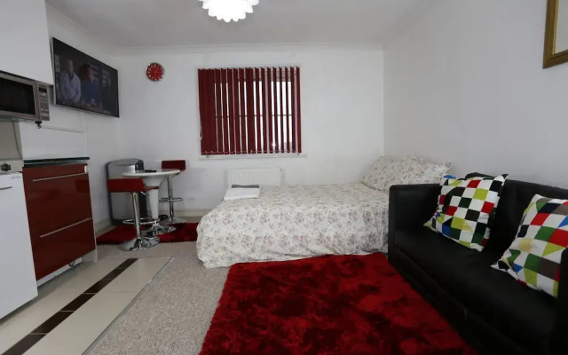 Lovely Studio Apartments - Thamesmead