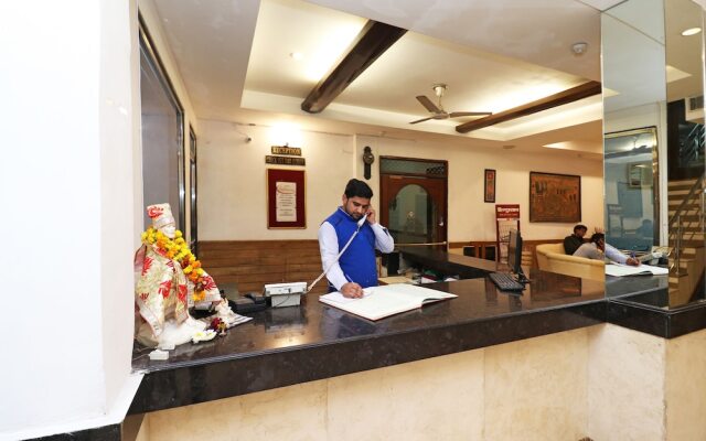 OYO 27878 Highway Inn International
