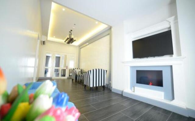 Hotel Carlito Tagaytay