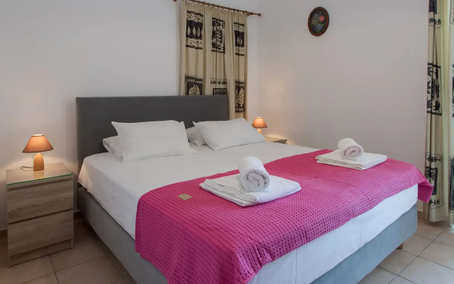 Manos Apartments