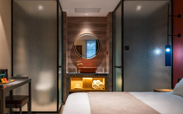 Qiuguo Hutong Courtyard Hotel