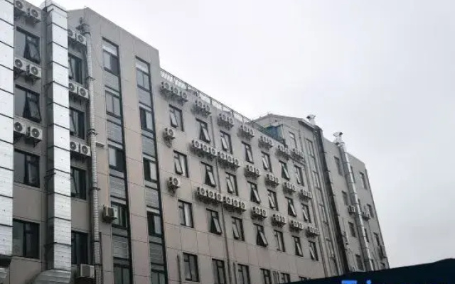 Lingyi Business Hotel (Shanghai Gaoqiao)