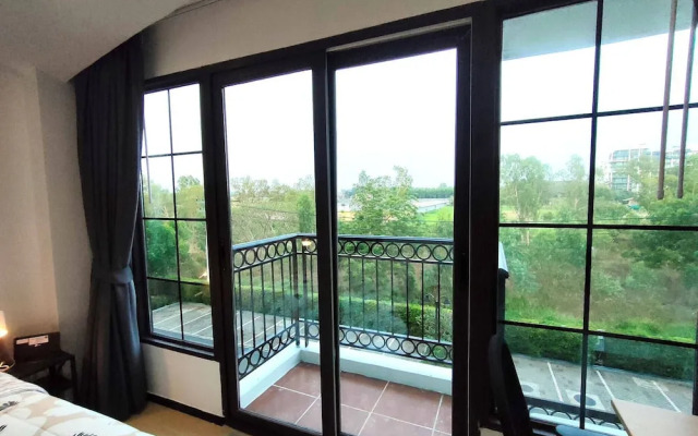 421c Studio Opened Space With Nice Breeze Private Wi Fi