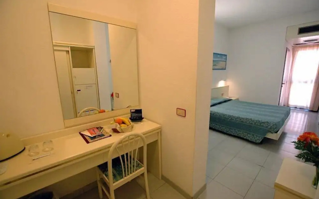 Hotel Crystal & Residence