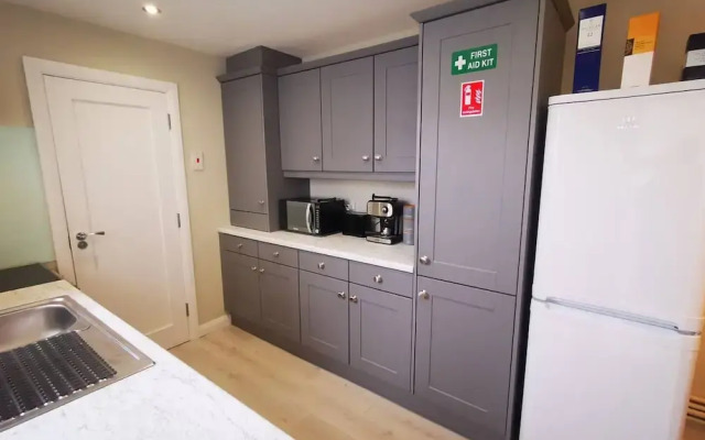 4BR Modern Botanic House
