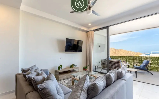 New 2 BR Condo With Private Terrace - BBQ