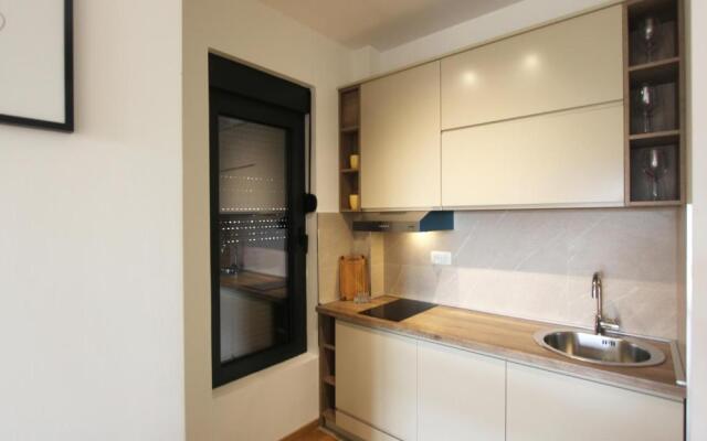 Minimalist stylish 1 BR apartment in Tre Group