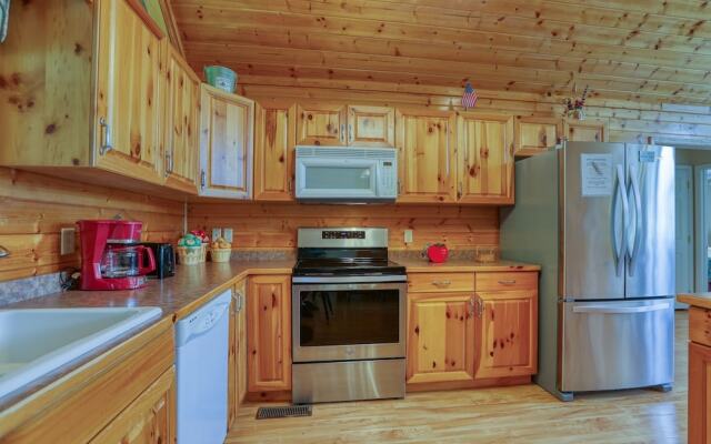 Moosetrax - 3 Bedrooms, 2 Baths, Sleeps 6 Cabin by RedAwning