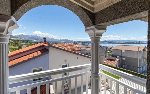 Amazing Apartment in Kastel Sucurac With Wifi and 3 Bedrooms