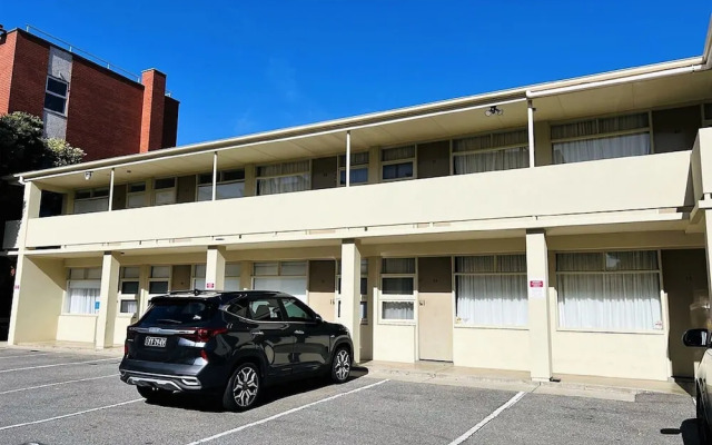 Unwind Glenelg Studio Apartment no 30