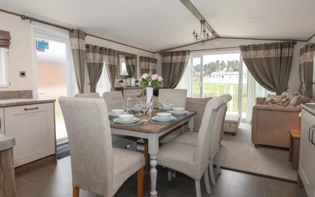 Whispering Willows 2-bed Lodge in Scarborough