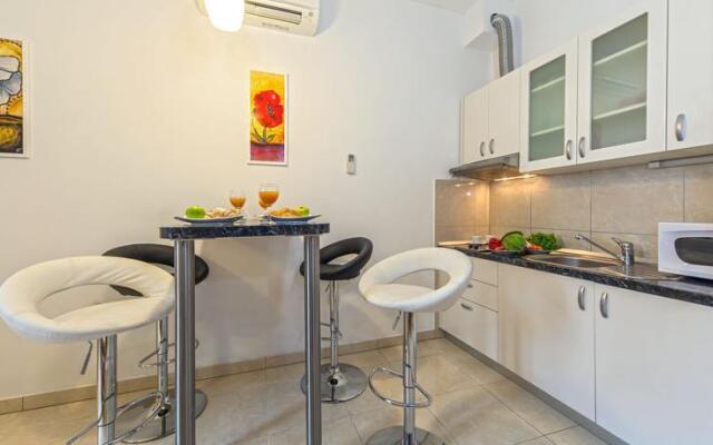 Old Town Twins Apartments