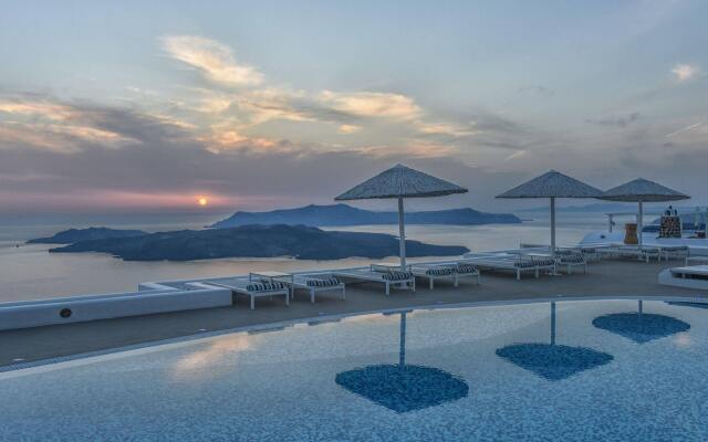 Lilium Santorini Hotel