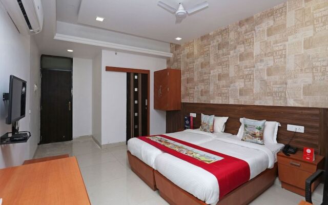 OYO 10263 Hotel Grand Nishat
