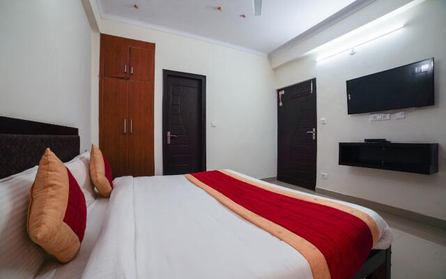 OYO 48406 Hotel Dark Clouds