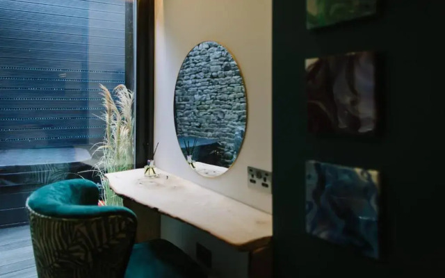 Absoluxe Suites