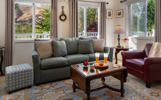 Warm Springs Inn & Winery