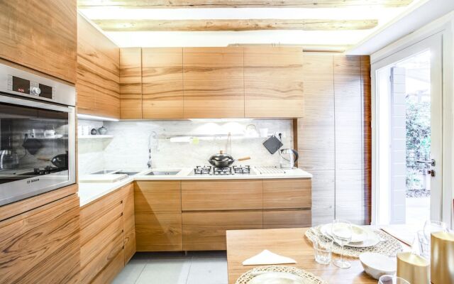 Luxury Garden Mansion R&R