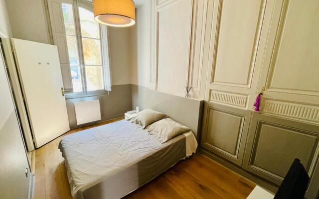 T4 apartment in the heart of old Bordeaux close to all amenities