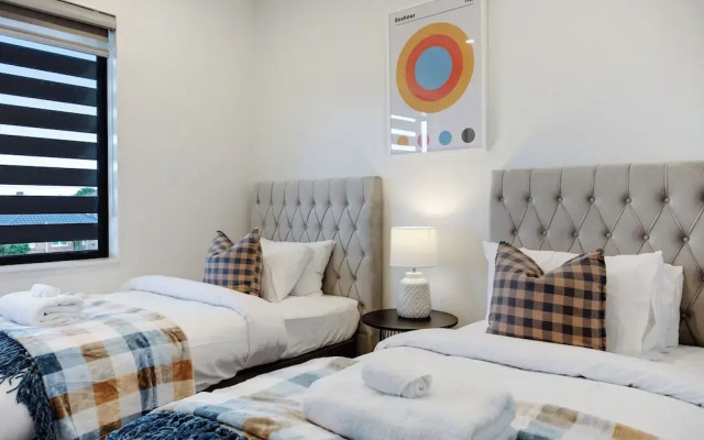 Central Oasis Townhouse with Parking