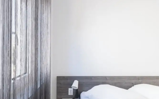 Meridian Pool Residences