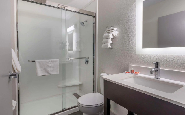 Greenville Pelham Inn by IHG