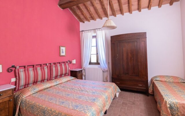 Modern Farmhouse in Rapolano Terme With Swimming Pool