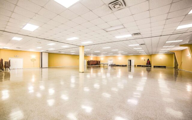 Clarion Pointe Marshall