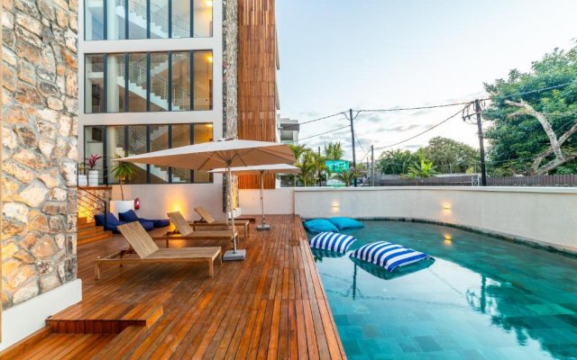 Penthouse 13 - One Bay Residence with private rooftop terrace and dip in pool