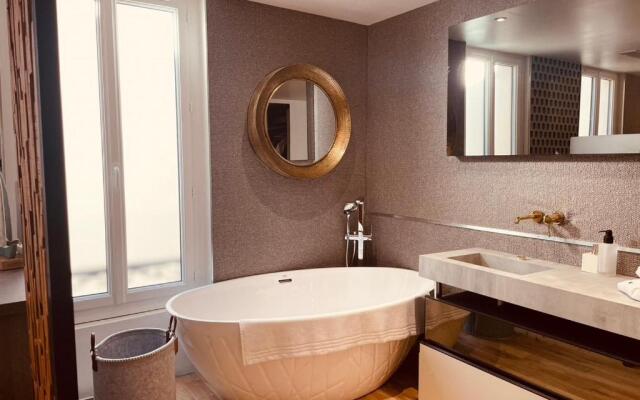 Venue C , Luxury 6 Bedroom Mansion