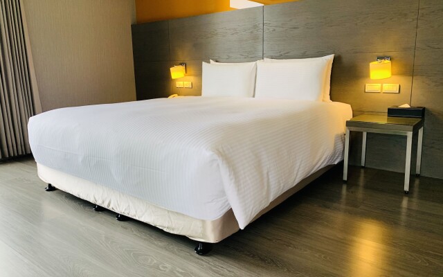 CHECK inn SELECT Hualien LinSen