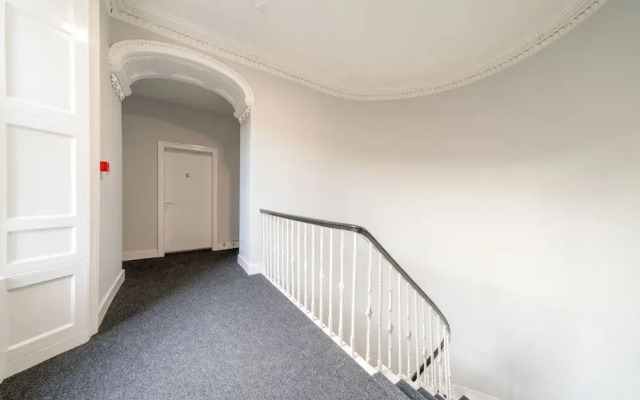 Lochside Apartment C